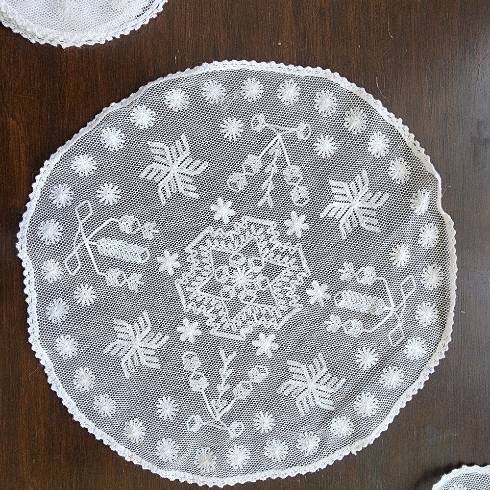 Vintage/Antique Filet Tambour Net Lace Large Doily & 6 Coaster Handmade Snowflak - Picture 2 of 5